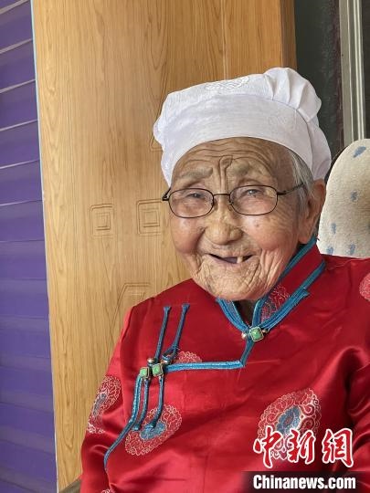 薩仁托婭拍攝的“草原母親”?！∷_仁托婭供圖