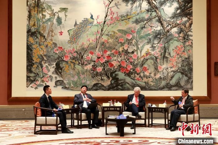 9月27日，尼山世界文明論壇在曲阜舉行，圖為該論壇的“高端訪談”活動?！×籂?攝