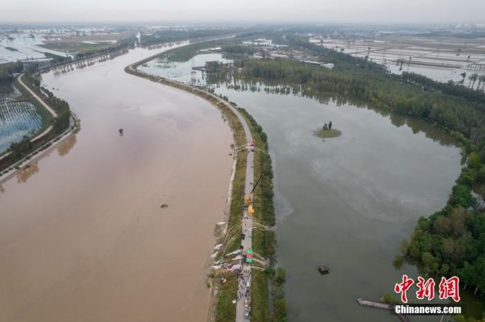 資料圖：10月10日，山西省介休市汾河濕地公園遭遇洪水倒灌。<a target='_blank' href='http://www.chinanews.com/'>中新社</a>記者 韋亮 攝