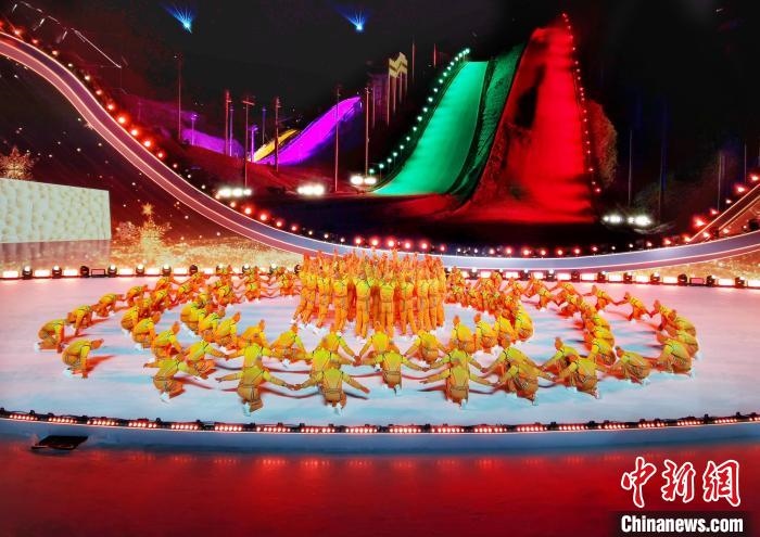 圖為河北省第三屆冰雪運(yùn)動(dòng)會(huì)開幕現(xiàn)場?！±钶x 攝