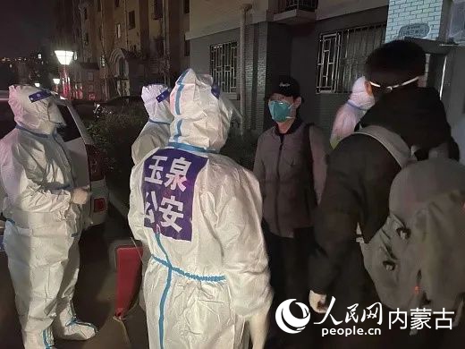 耐心溝通，居民們轉(zhuǎn)變態(tài)度。平安玉泉供圖
