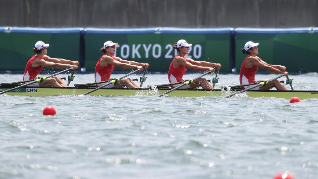 7月28日，中國隊選手陳云霞、張靈、呂揚、崔曉桐在比賽中。新華社記者杜瀟逸攝.jpg