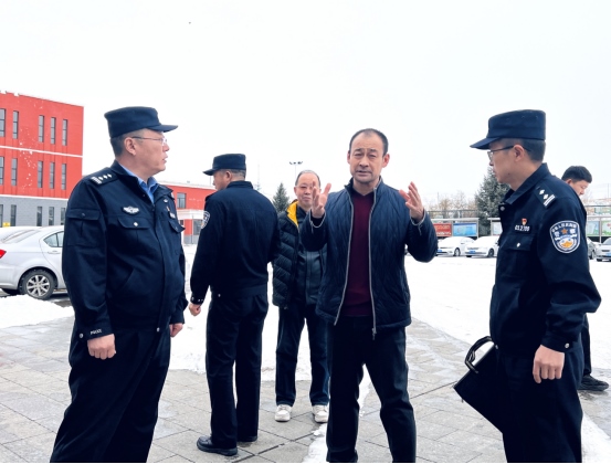 站好“護學(xué)崗”，守護“成長路”——南地公安持續(xù)開展護學(xué)行動774.png