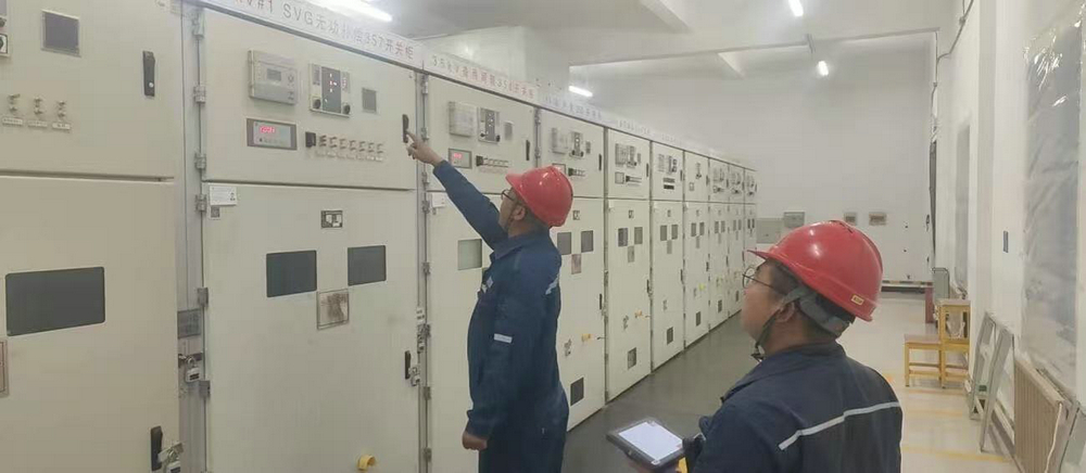 文貢烏拉風光電站檢修.jpg