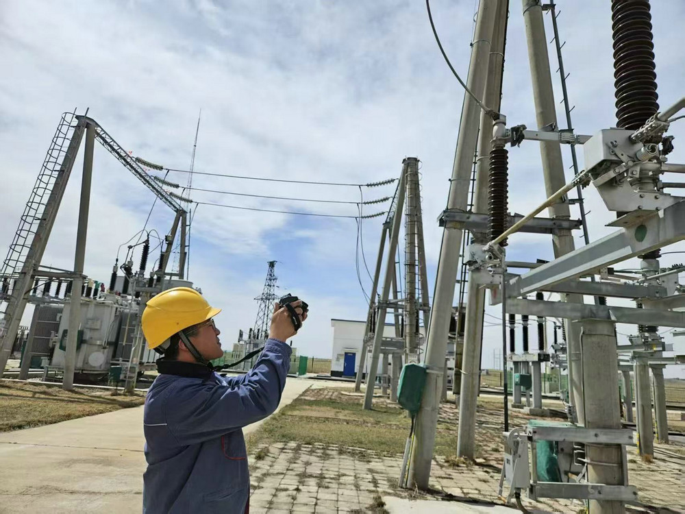 哲里根圖風光電站檢修.jpg