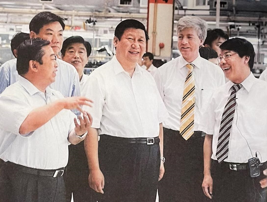 2007年7月，習(xí)近平調(diào)研上海大眾汽車有限公司。