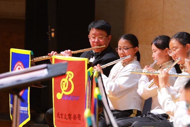 “樂動金帆 ‘藝’起交響”為主題的專場音樂會現(xiàn)場。主辦方供圖