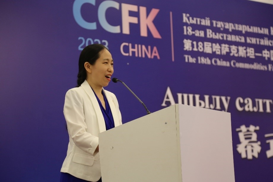 中國駐阿拉木圖總領(lǐng)事蔣薇發(fā)表致辭。中國駐阿拉木圖總領(lǐng)館供圖