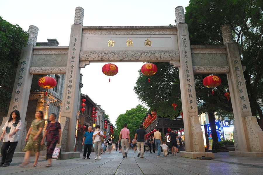 2023年6月12日拍攝的福州三坊七巷南后街北門。 新華社記者 林善傳 攝