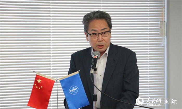 日本國貿(mào)促專務(wù)理事安田真人在日本路演會場發(fā)表致辭。人民網(wǎng) 許可攝