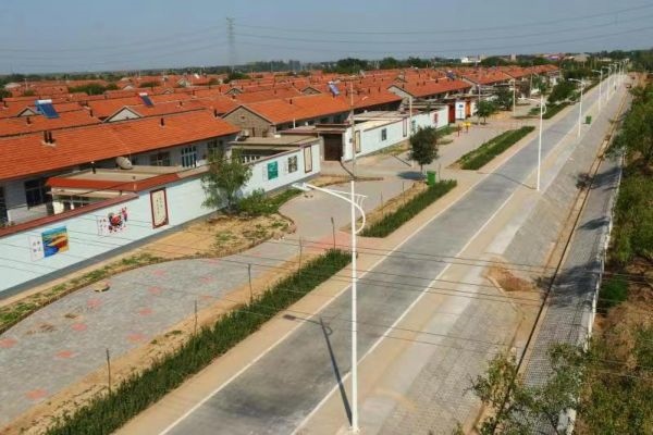 后仙莊村整治后道路整潔，住房整齊劃一