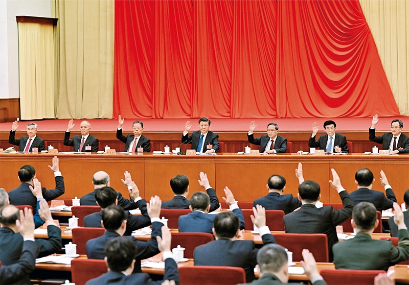中國(guó)共產(chǎn)黨第二十屆中央委員會(huì)第二次全體會(huì)議，于2023年2月26日至28日在北京舉行。這是習(xí)近平、李強(qiáng)、趙樂際、王滬寧、蔡奇、丁薛祥、李希等在主席臺(tái)上。 新華社記者 謝環(huán)馳/攝