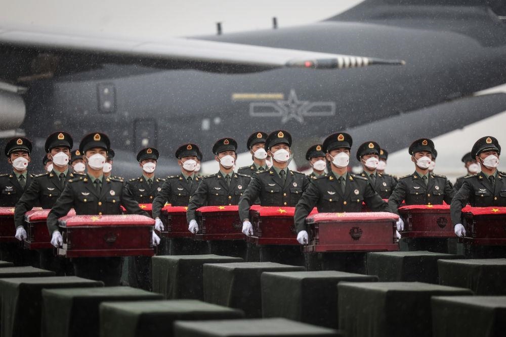 △2022年9月16日，載運(yùn)著88位在韓中國人民志愿軍烈士遺骸及837件遺物的空軍專機(jī)降落在沈陽桃仙國際機(jī)場，英雄們回到祖國懷抱。