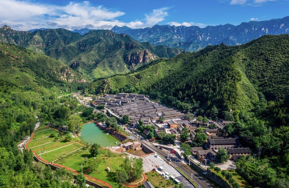 這是2021年7月23日拍攝的河北省阜平縣駱駝灣村景色（無人機(jī)照片）。新華社記者 朱旭東 攝
