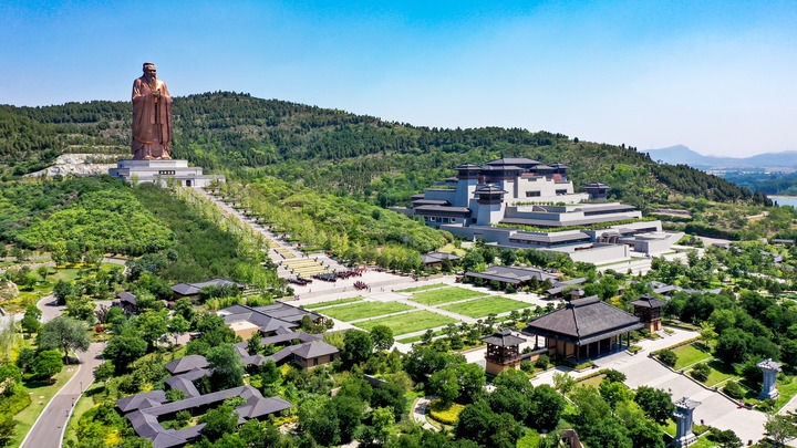 這是2023年6月8日拍攝的山東省曲阜市尼山圣境（無人機(jī)照片）。新華社記者 郭緒雷 攝