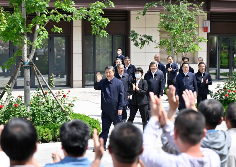 2023年5月10日，習(xí)近平在河北省雄安新區(qū)容東片區(qū)南文營社區(qū)考察。