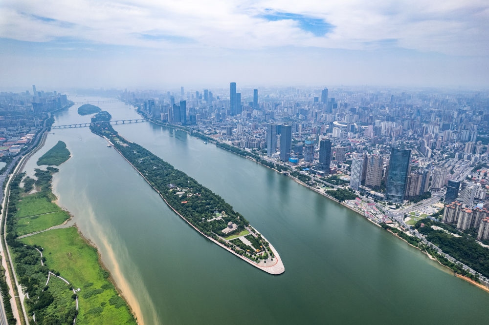 這是6月9日拍攝的長沙橘子洲景區(qū)（無人機照片）。新華社記者 陳思汗 攝
