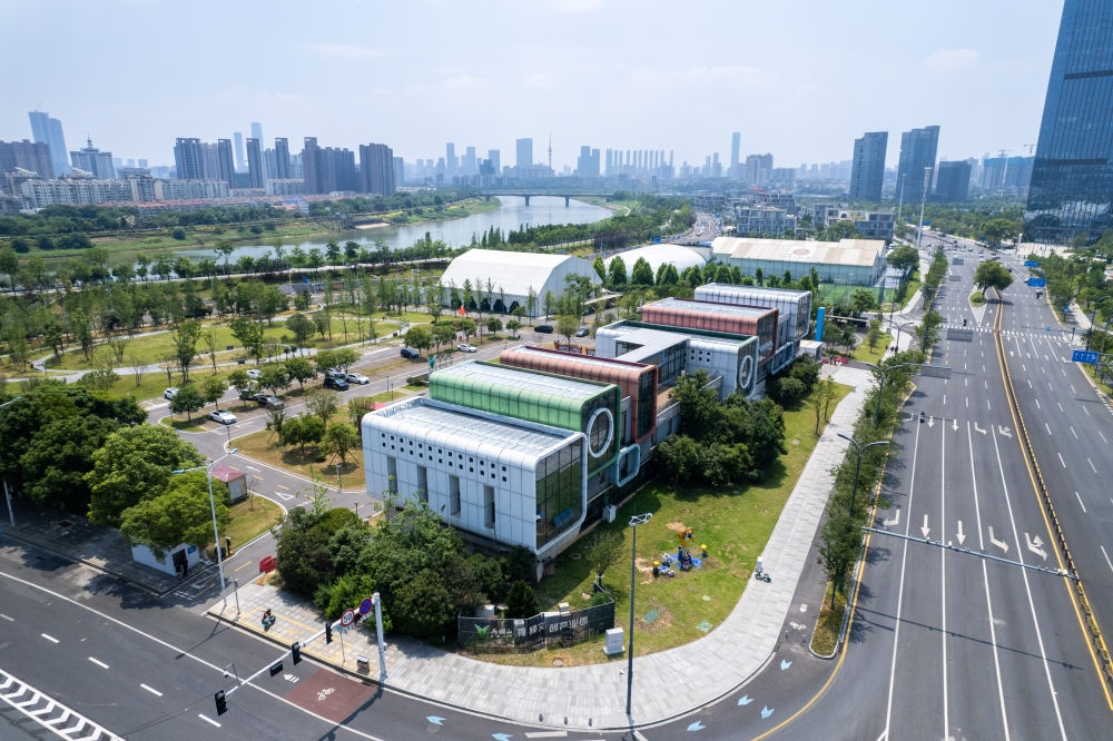  這是在長沙市開福區(qū)拍攝的馬欄山視頻文創(chuàng)產(chǎn)業(yè)園（無人機照片，6月7日攝）。新華社記者 陳思汗 攝
