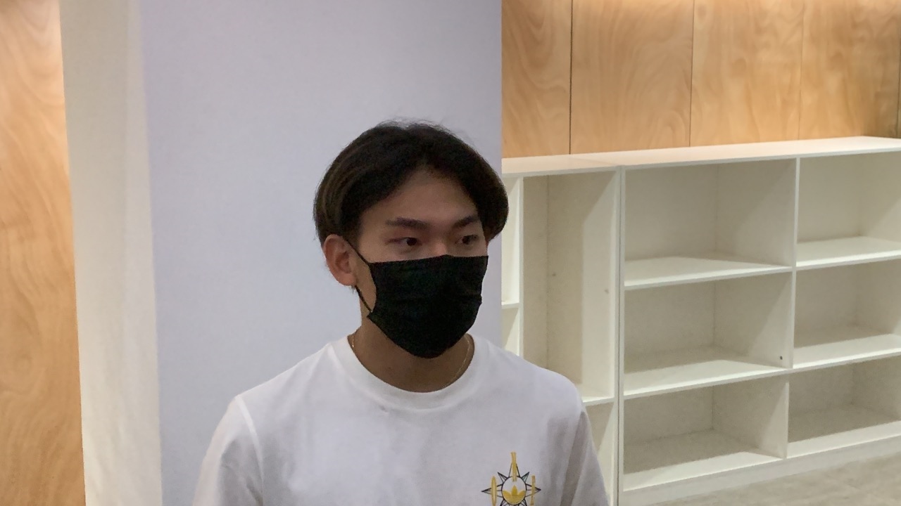 蘇翊鳴接受媒體采訪。荊政崳攝
