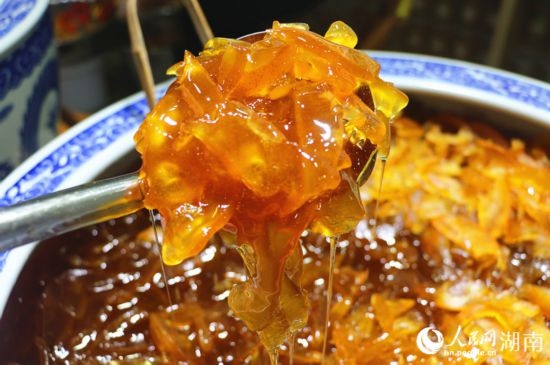 以柚子為原料做的蜂蜜柚子膏。 人民網(wǎng)記者 劉賓攝