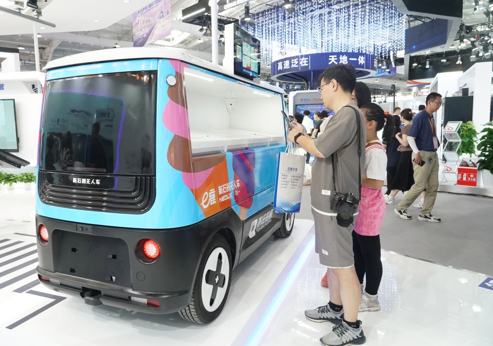 這是9月3日在首鋼園拍攝的一款無人車。新華社記者 任超 攝