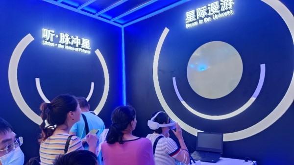 9月2日，貴州展館里觀眾排隊(duì)體驗(yàn)VR。受訪者供圖