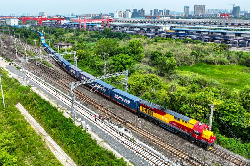 中歐班列（成渝）駛出成都國際鐵路港。青白江區(qū)委宣傳部供圖