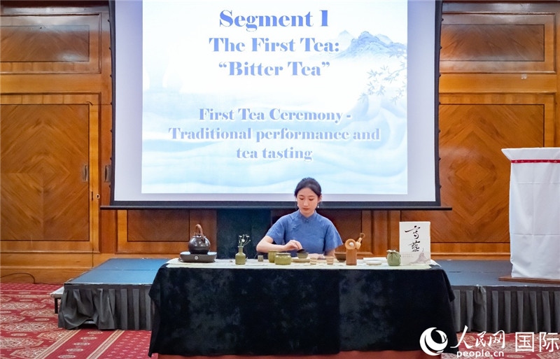 圖為茶藝師表演。人民網(wǎng)郭錦標(biāo) 攝
