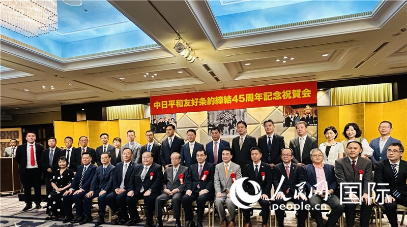 到場嘉賓合影留念。人民網 蔣曉辰攝