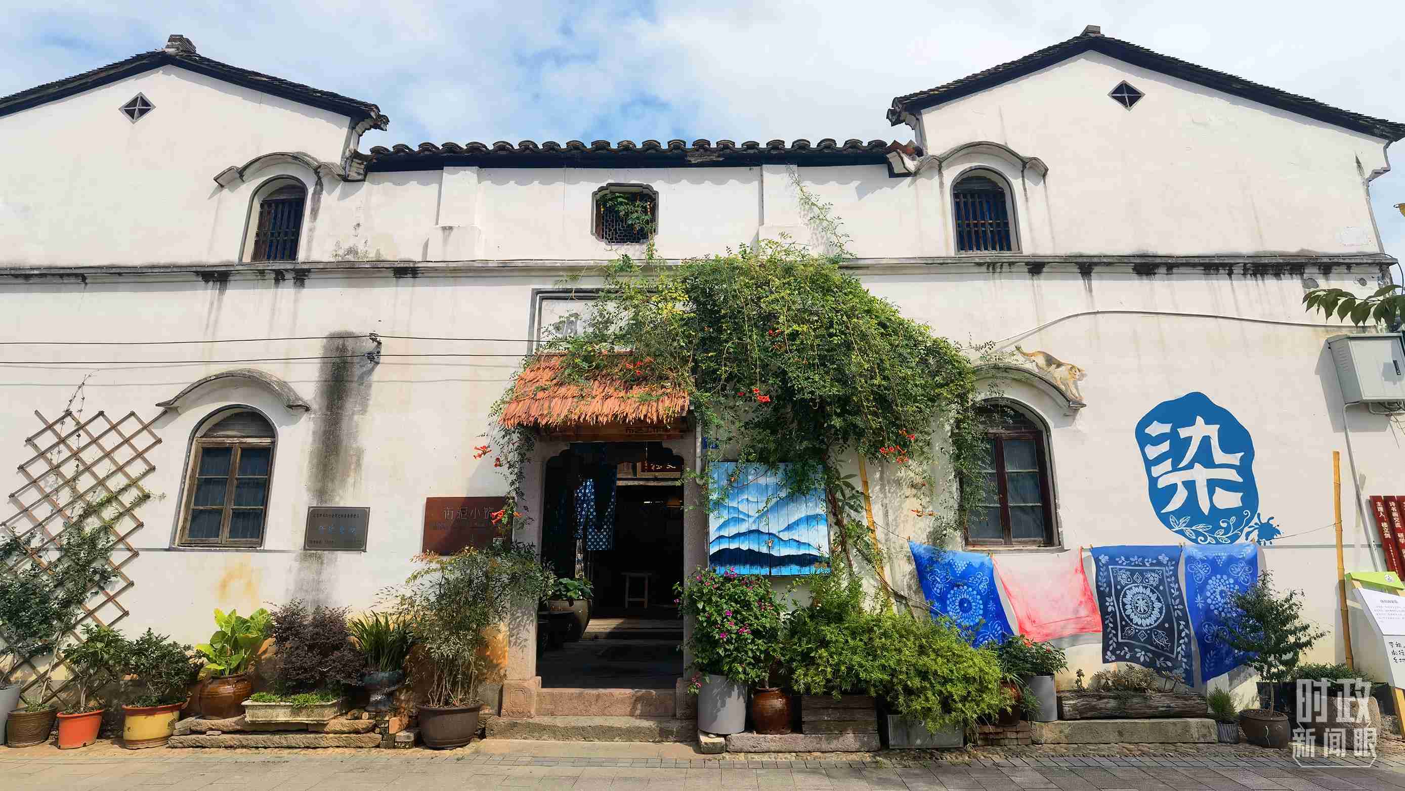 △李祖村的藝術(shù)染坊。（總臺央視記者周志國拍攝）