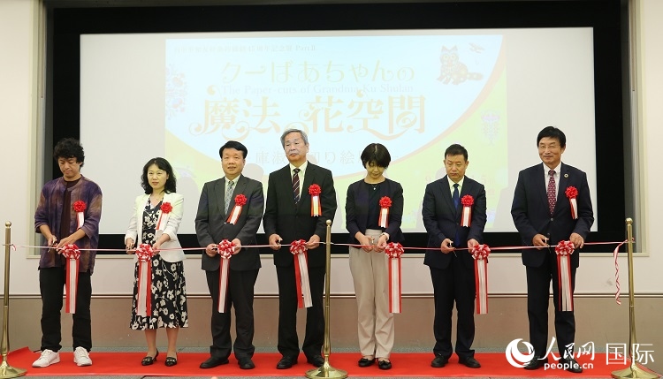 嘉賓共同為開幕式剪彩。人民網(wǎng) 許可攝