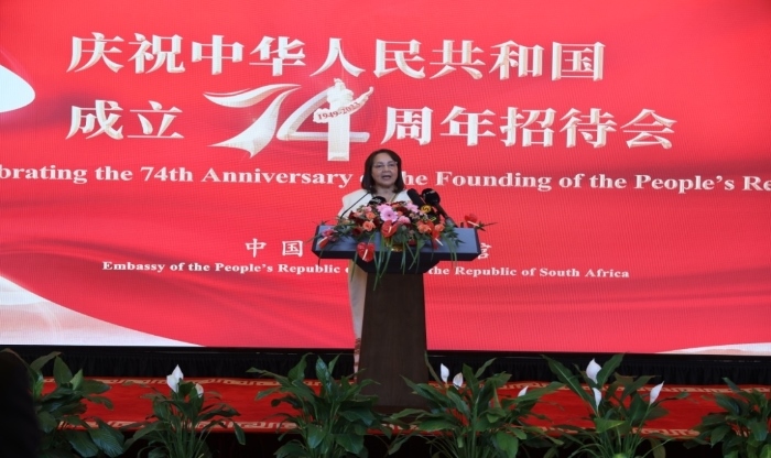 德利萊代表南政府向中國(guó)政府和人民致以誠(chéng)摯祝賀。中國(guó)駐南非使館供圖