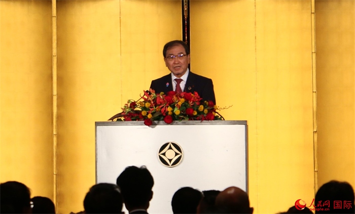 日本經濟團體聯(lián)合會會長十倉雅和發(fā)表致辭。人民網 許可攝