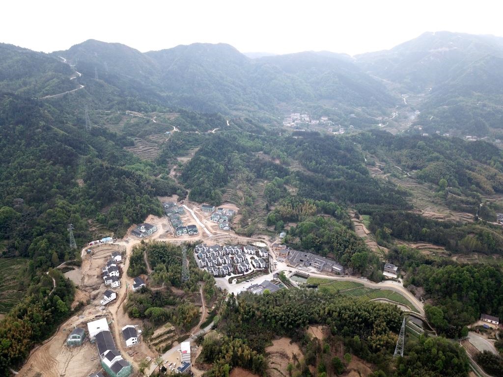 這是2020年4月16日拍攝的金寨縣大灣村村民新居（無人機照片）。新華社記者劉軍喜攝