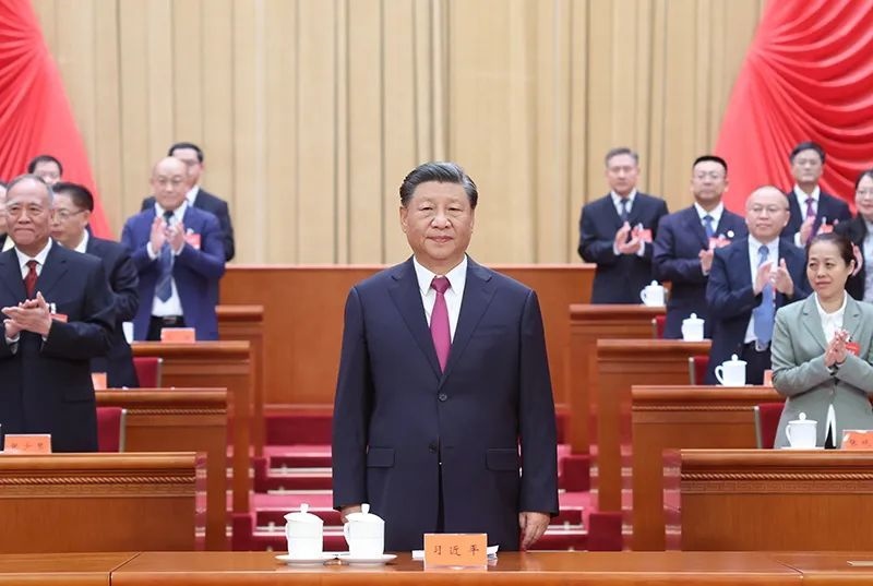 △2023年10月9日，中國(guó)工會(huì)第十八次全國(guó)代表大會(huì)在北京人民大會(huì)堂開幕。習(xí)近平總書記到會(huì)祝賀。