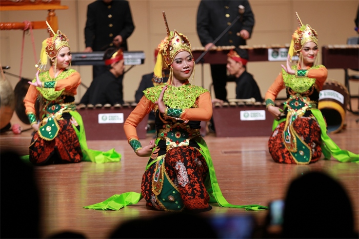 印尼藝術(shù)家表演印尼傳統(tǒng)舞蹈。印尼駐華大使館供圖