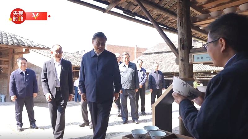 2023年10月11日，習(xí)近平在江西景德鎮(zhèn)考察。（視頻截圖）