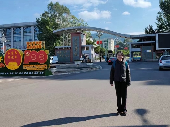 北京交通大學(xué)退休教師李唐軍在西昌學(xué)院。校方供圖