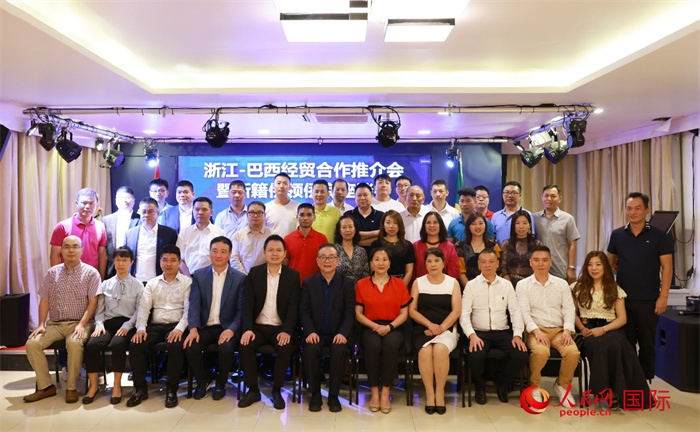 與會嘉賓合影。人民網(wǎng)記者 陳海琪攝