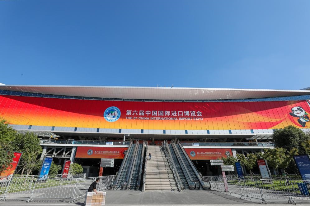 11月2日，第六屆進(jìn)博會場館國家會展中心（上海）外景。新華社記者 辛夢晨 攝