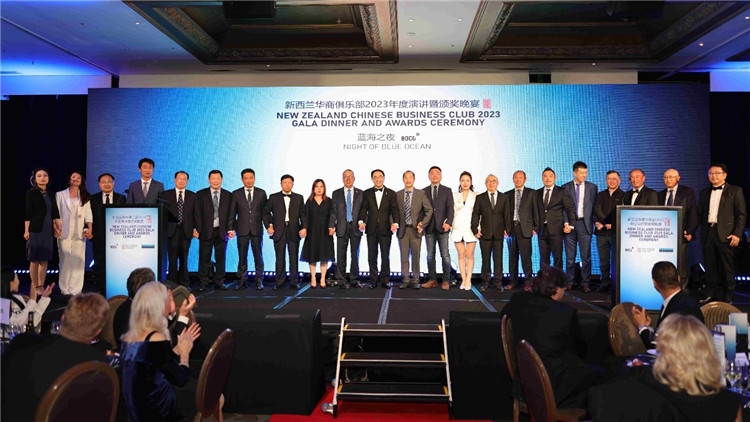 新西蘭華商聯(lián)合總會首批會員代表上臺亮相。攝影：張凱