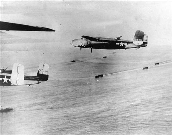 1942年4月18日，美國(guó)航空母艦甲板上B－25解放式轟炸機(jī)起飛轟炸東京工業(yè)區(qū)域，此為日本首次受盟軍之進(jìn)攻。