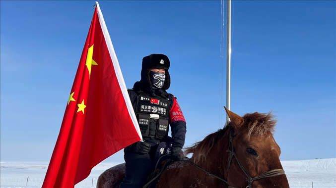 呼倫貝爾陳巴爾虎旗公安局副局長石永志。人民網(wǎng)記者 張敏穎攝