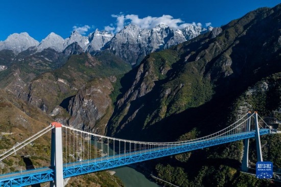 11月25日拍攝的麗香鐵路金沙江特大橋（無人機(jī)照片）。