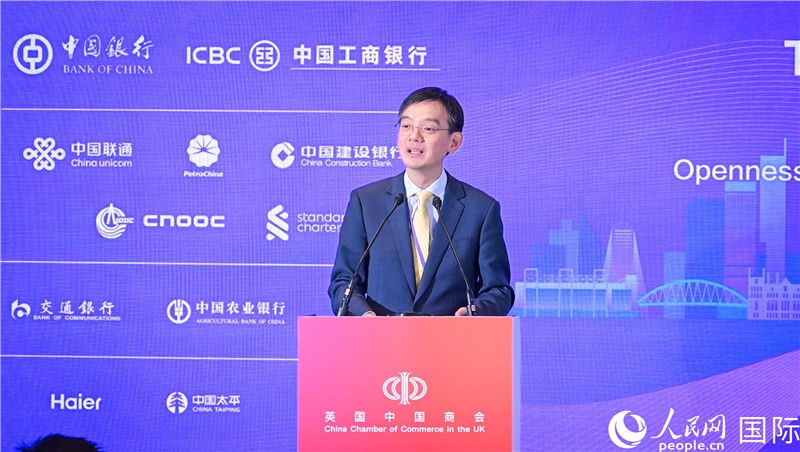 1. 英國(guó)中國(guó)商會(huì)會(huì)長(zhǎng)、中國(guó)銀行倫敦分行行長(zhǎng)方文建 致歡迎辭。郭錦標(biāo)攝_副本