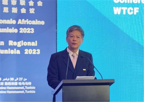 2023世界旅游城市聯(lián)合會(huì)非洲區(qū)域突尼斯會(huì)議 世界旅游城市聯(lián)合會(huì)常務(wù)副秘書長(zhǎng)李寶春致辭。主辦方供圖