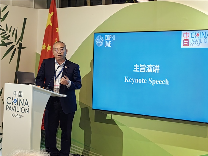 晶澳太陽能科技股份有限公司高級副總裁孫廣彬發(fā)言。COP28中國角供圖