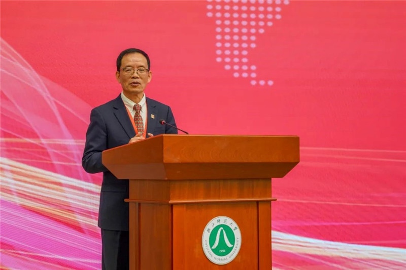 國務院學位委員會區(qū)域國別學學科評議組秘書長、浙江師范大學非洲研究院（非洲區(qū)域國別學院）院長劉鴻武致辭。主辦方供圖