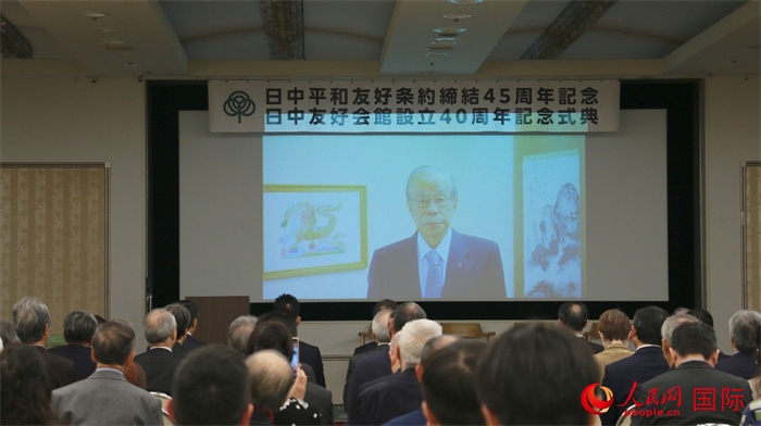 日本前首相福田康夫向活動(dòng)發(fā)來(lái)視頻賀詞。人民網(wǎng) 許可攝