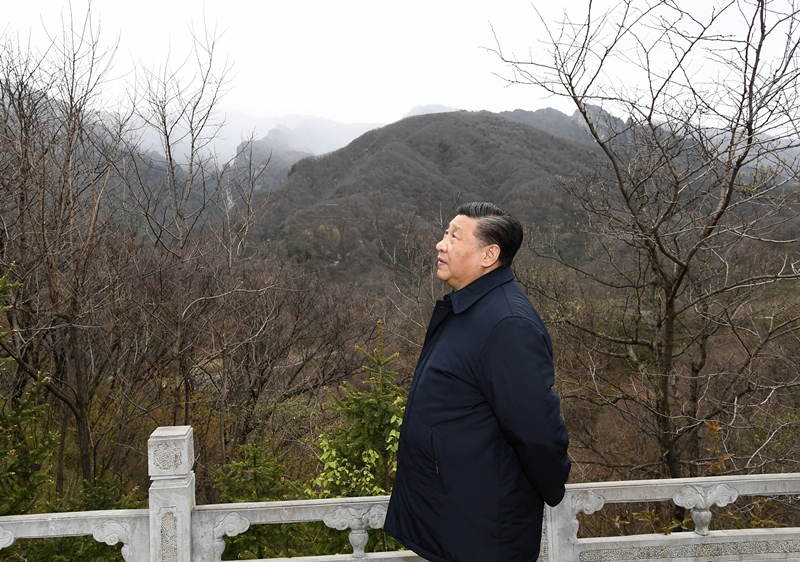 2020年4月20日，習(xí)近平在陜西秦嶺牛背梁國家級自然保護(hù)區(qū)，了解秦嶺生態(tài)保護(hù)工作情況。